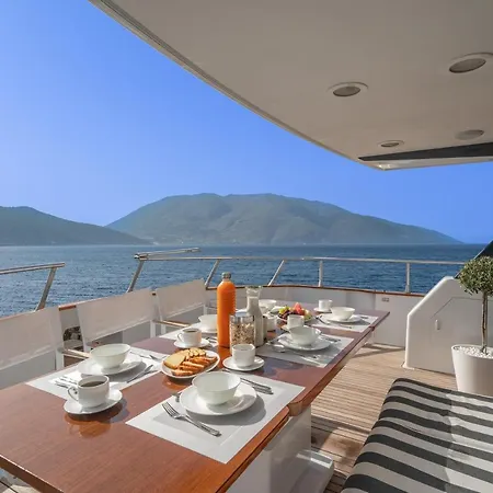 M/y Opera * Sami (Kefalonia)