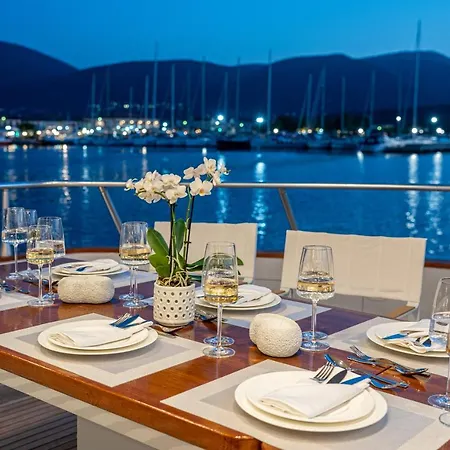 M/y Opera Botel *