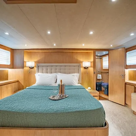 M/y Opera * Sami (Kefalonia)