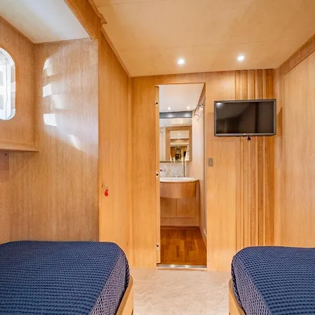 M/y Opera * Sami (Kefalonia)